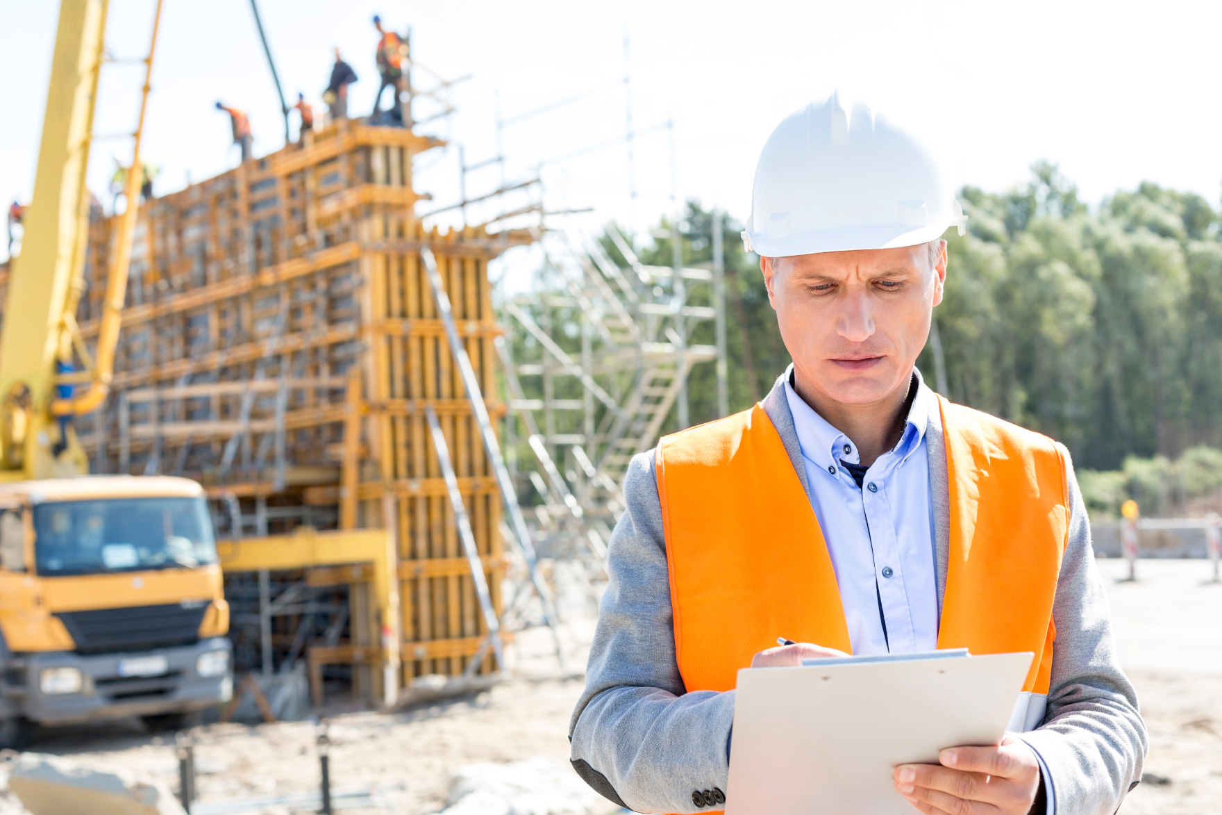 Supervisor writing on clipboard at construction site Inductions are an essential and unavoidable part of hiring new employees and familiarising them with a new line of work, or particular organisation. An efficient and effective induction process can ensure new employees are up to speed and productive as quickly and safely as possible. Conducting these inductions as Online…