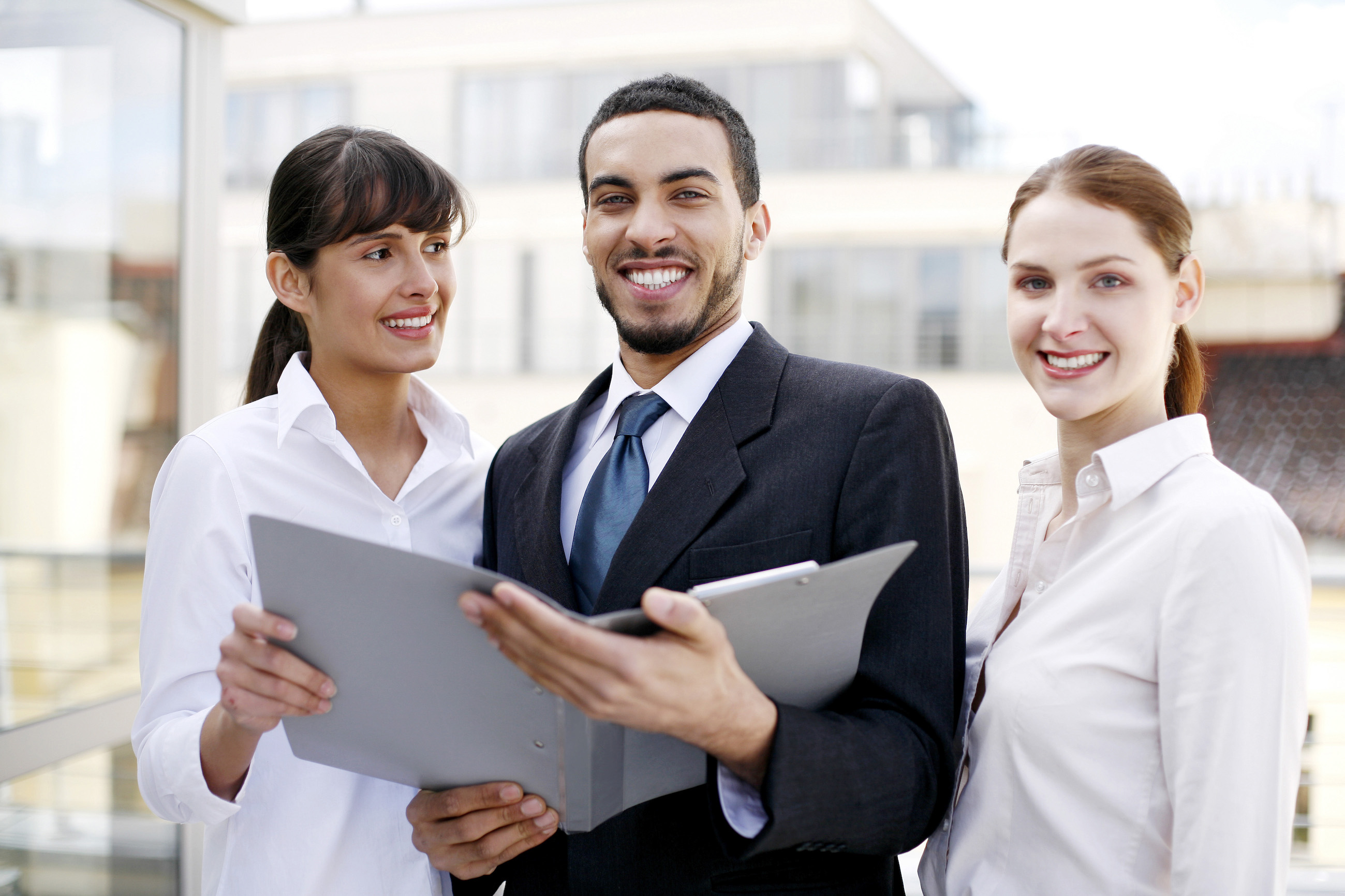 Hiring workers in Australia One of the most important things to verify before hiring workers, is whether the employee can legally work in Australia. This is because an employer who takes on a worker that cannot legally work in Australia may face legal consequences, including penalties and fines. To legally work in Australia a…